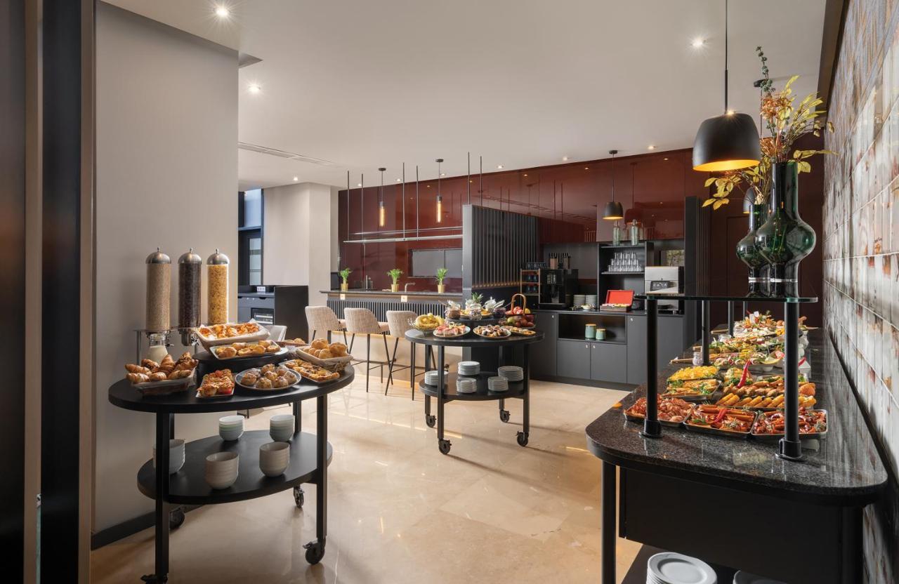 Hotel Golden Tulip Victoria 4*